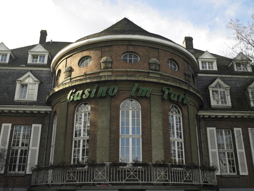 Hotel Casino Im Park Камп-Линтфорт Экстерьер фото